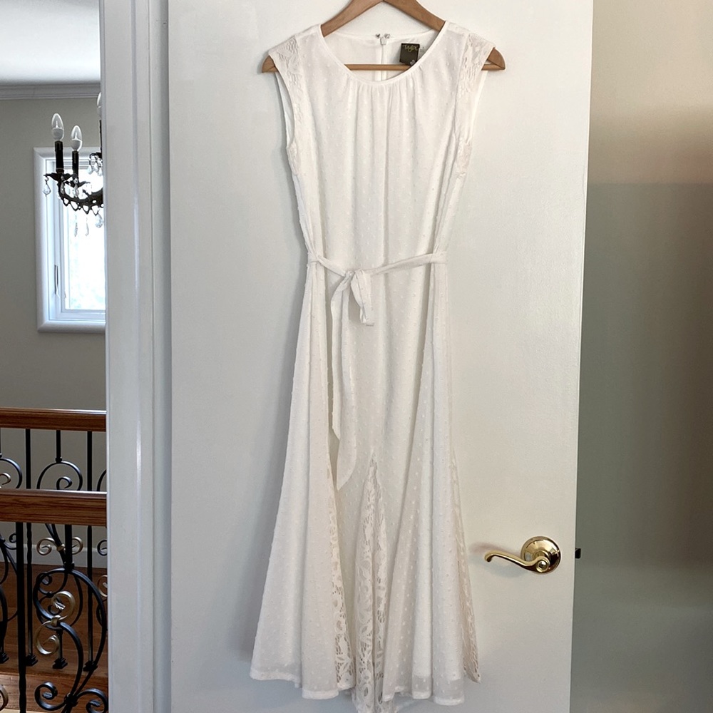 NWOT GORGEOUS Taylor Dress Size 2